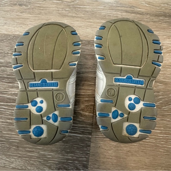 Vintage Y2K Elmo Cookie Monster Sesame Street Shoes Size 2W - Picture 4 of 12